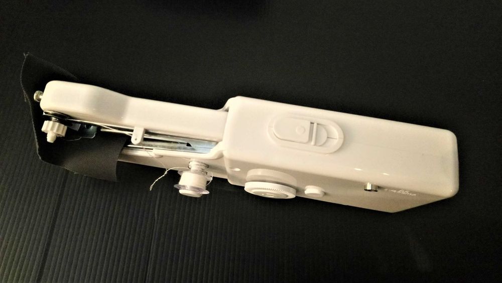 Mini máquina de costura portátil