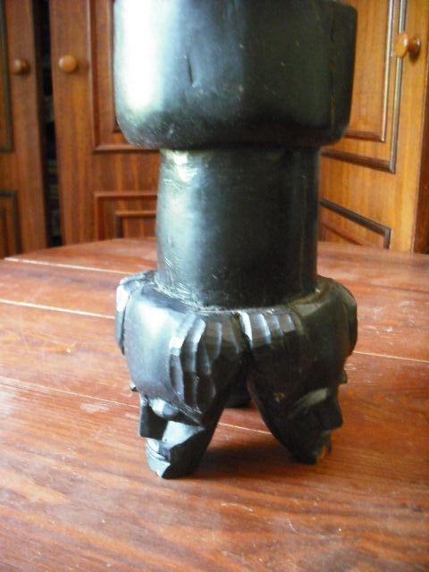 Artesanato de Angola ,cinzeiro com pé,arte quioca