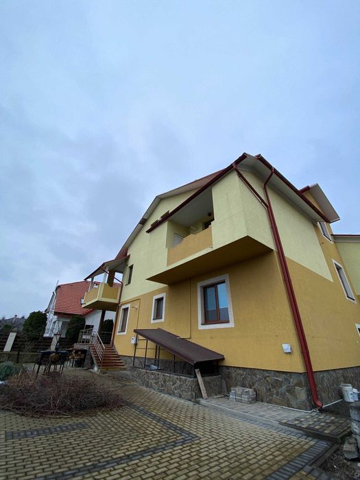 Продаж напівособняка в приміській зоні , можливий продаж по програмах!