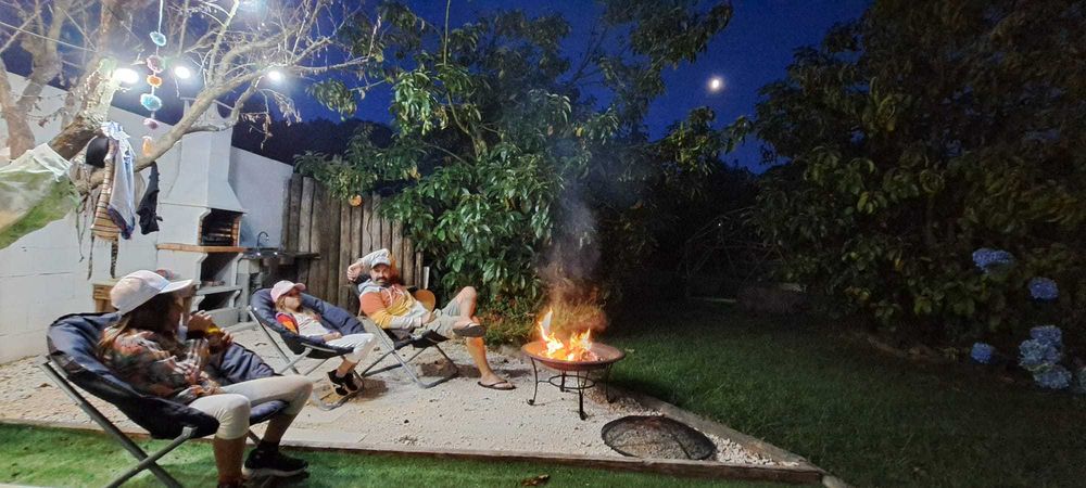 Quinta de lazer e com lotação par 8 à 10 pessoas.