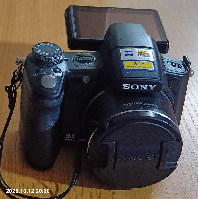Цифровий фотоапарат SONY Cyber-shot DSC-H50.  Немає акумулятора.