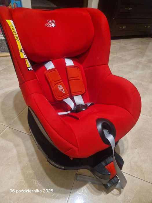 Fotelik samochodowy Britax Römer Dualfix M i-Size z obrotowa baza