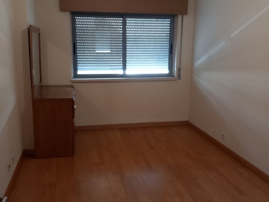 Alugo apartamento T3 bobadela