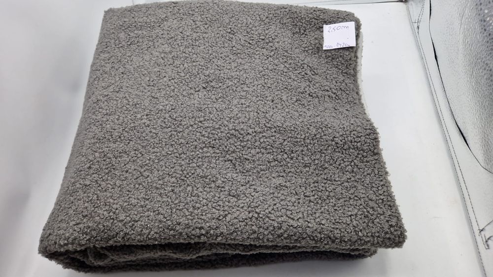 Tkanina obiciowa kupon 2,50 m.x 142 cm.