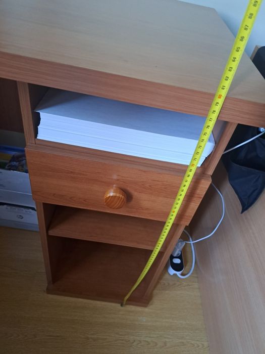 Cadeira e secretária escolar