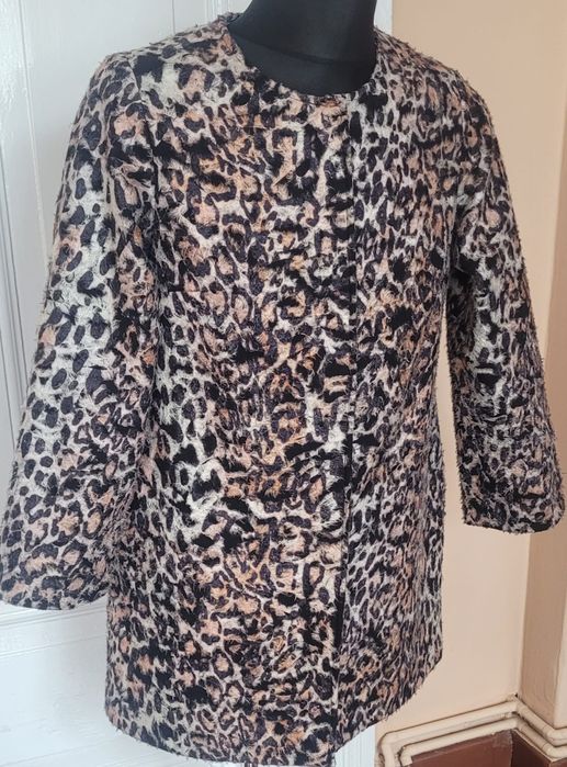 Krótki płaszczyk w panterkę, rozm.42