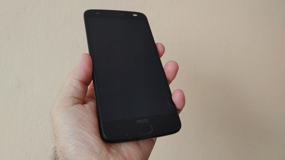 Легенда - Motorola Moto Z2 Force 4/64. Не б'ється екран! Snapdragon