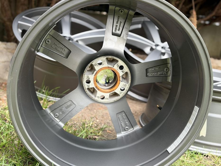 Диски литі легкосплавні 5/114,3r19 8.5j ET 35 dia 64.1 Tesla  Model³