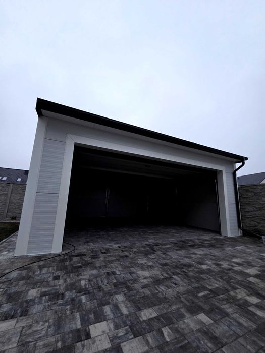 Garaż z płyty warstwowej