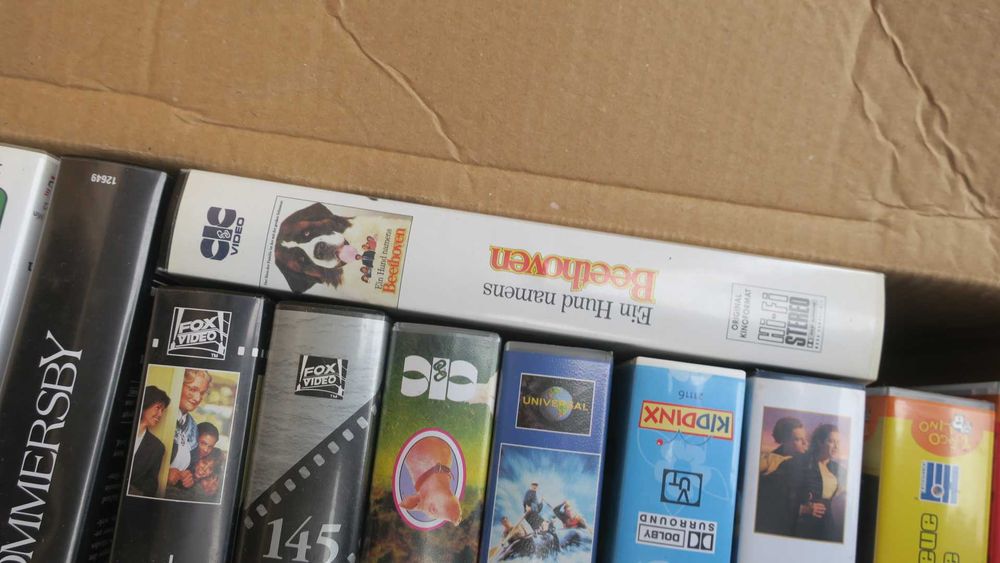 Kasety VHS filmy video 11 szt.