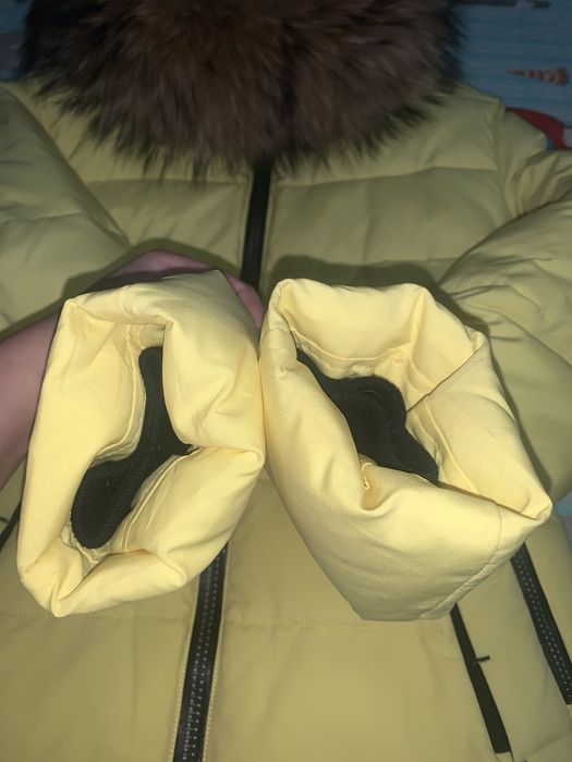 Продам зимову куртку (ярко жовта)
