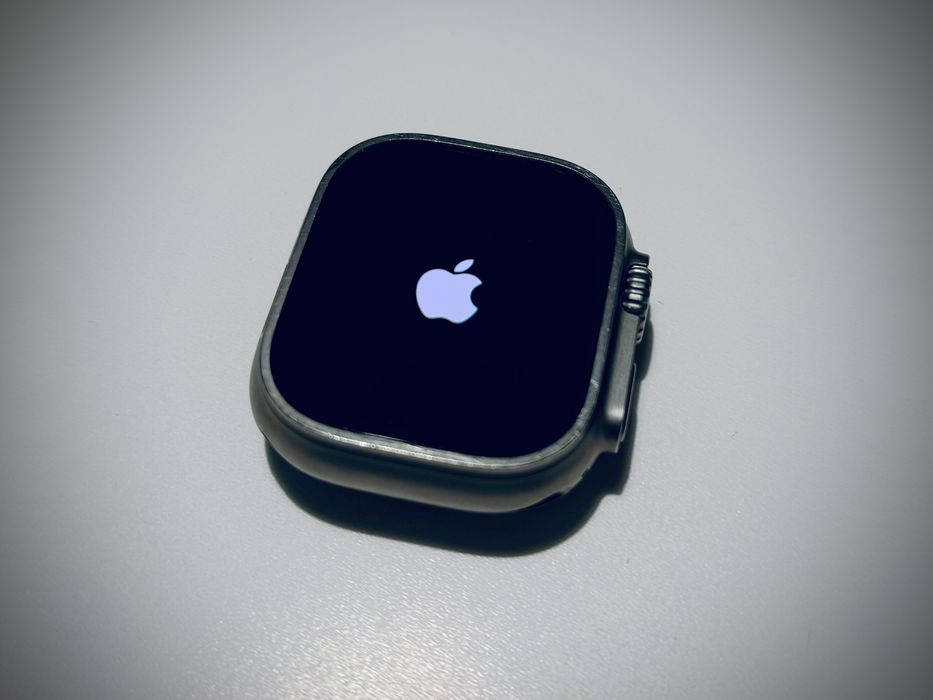 Apple Watch Ultra 49 mm Titanium (1. generacji) GPS + Cellular z paskiem Trail Black/Grey