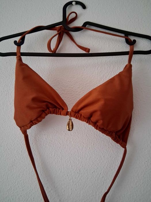 Vestido Bershka,com biquínis.