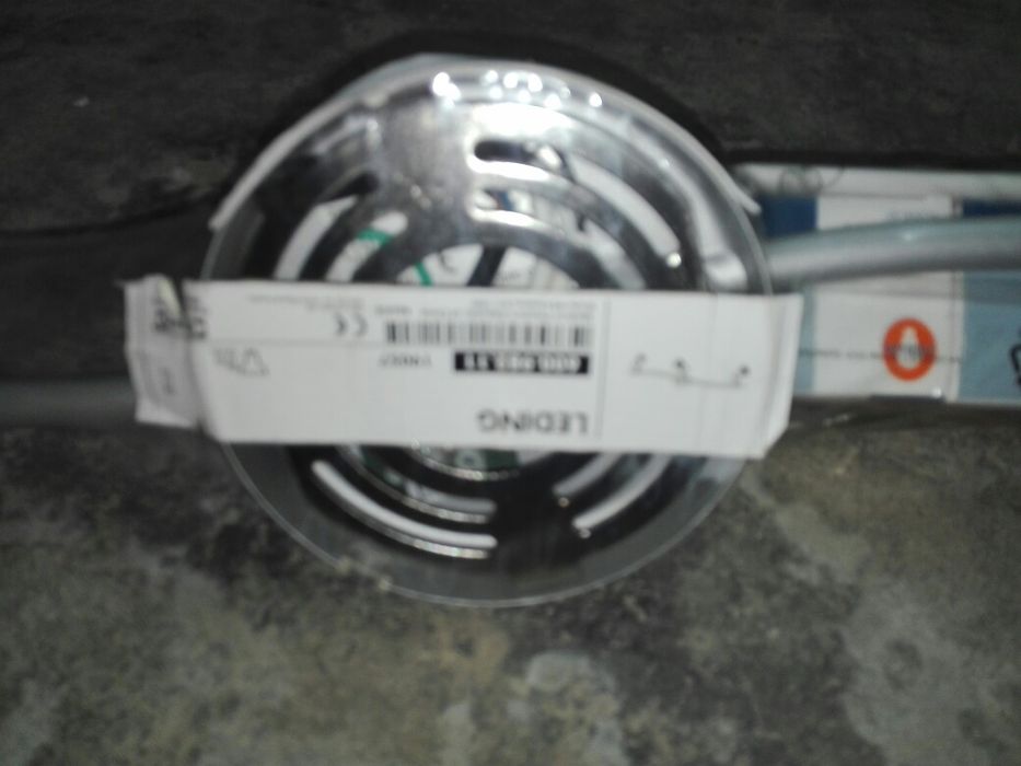 Lamp/Projector with 3 Light Bulbs64739303902978122