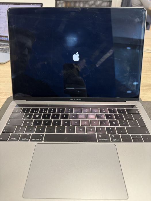 MacBook Pro com processador Intel Core i5 quad-core a 1,4GHz.