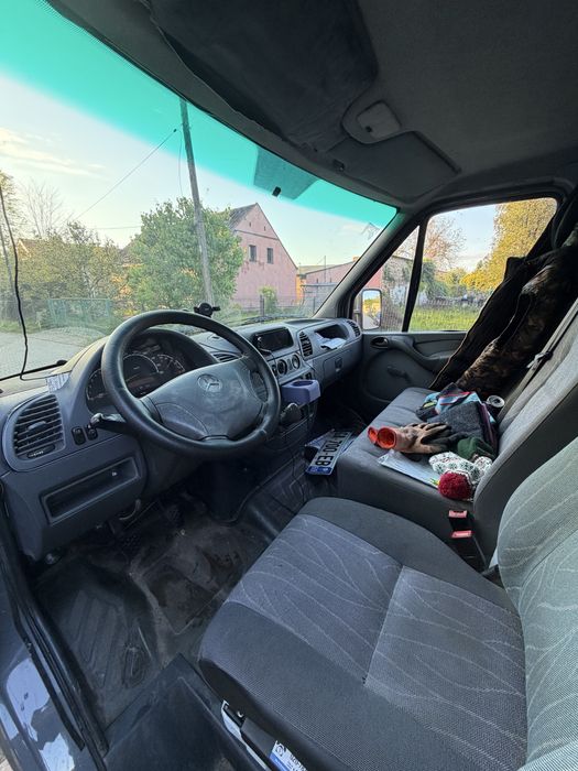 Mercedes Sprinter z nowyn najazdem plus wyciagarka.