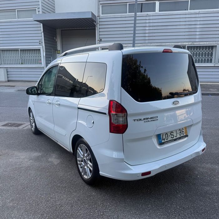 Ford Tourneo Courier 1.5 TDCi Titanium