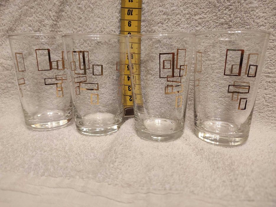 8 szklanek z lat 60/70tych