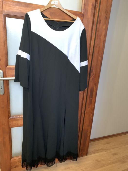Sukienka czarno-biała 52 5XL duży rozmiar