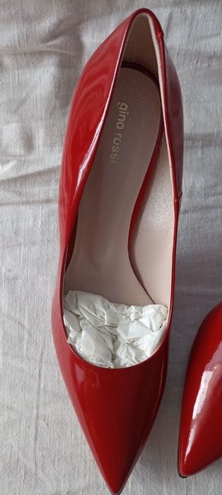 Nowe Czerwone lakierowane szpilki Gino Rossi 41