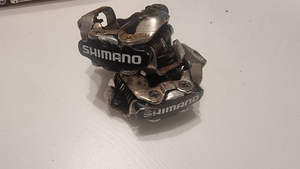 Pedais shimano M520
