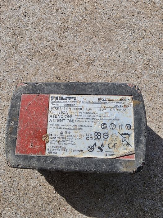 Hilti b22 5.2  nieładuje mruga kontrolka 2szt
