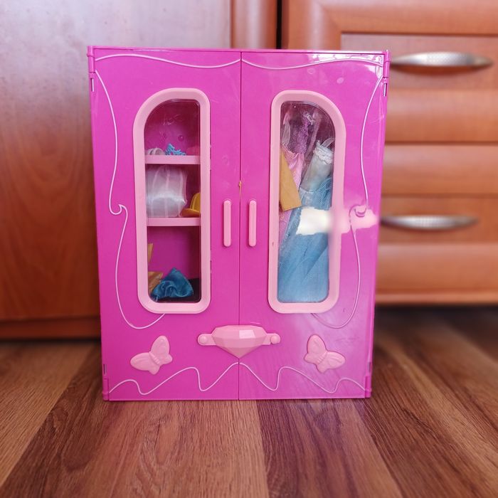 Kamper Barbie + mega zestaw lalek, szafa itd