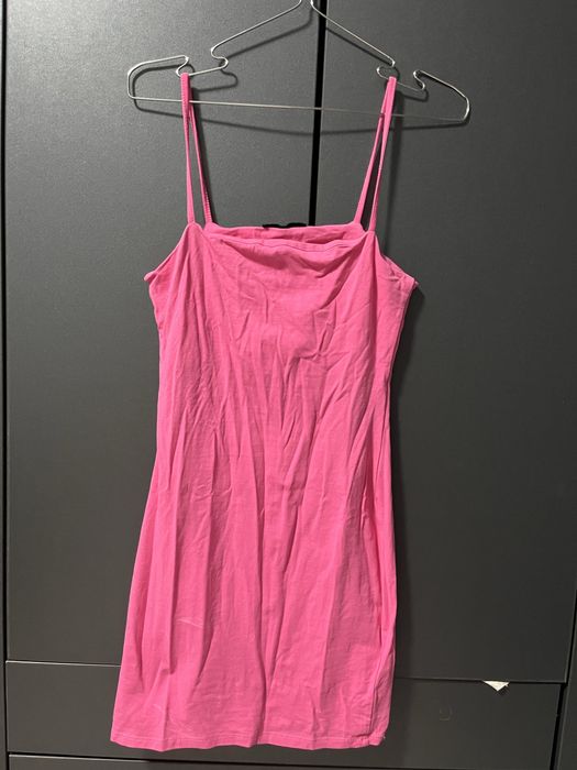 Продам сукні в каруселі 5шт