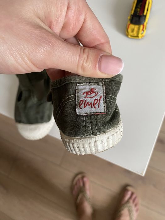 Kapcie, trampki do przedszkola Emel rozmiar 27