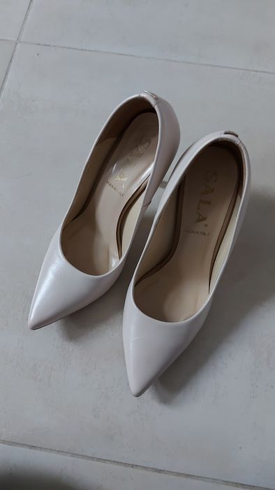 Skóra skorzane kremowe szpilki Sala 35