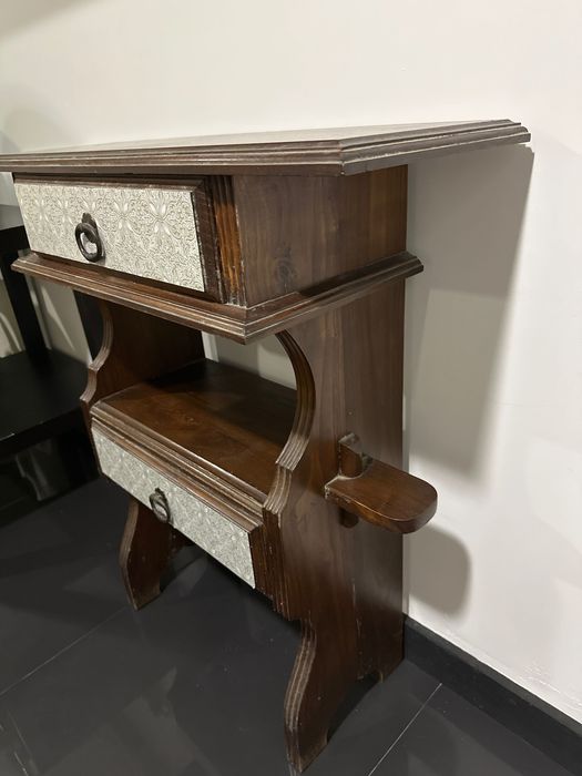 Móvel madeira com duas gavetas