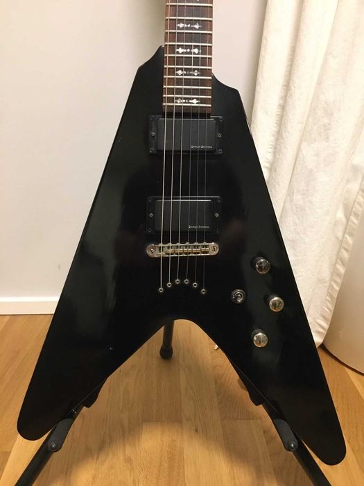 Schecter Diamond V-1 CUSTOM Duncan Designed Active HB+кейс, есть ВИДЕО