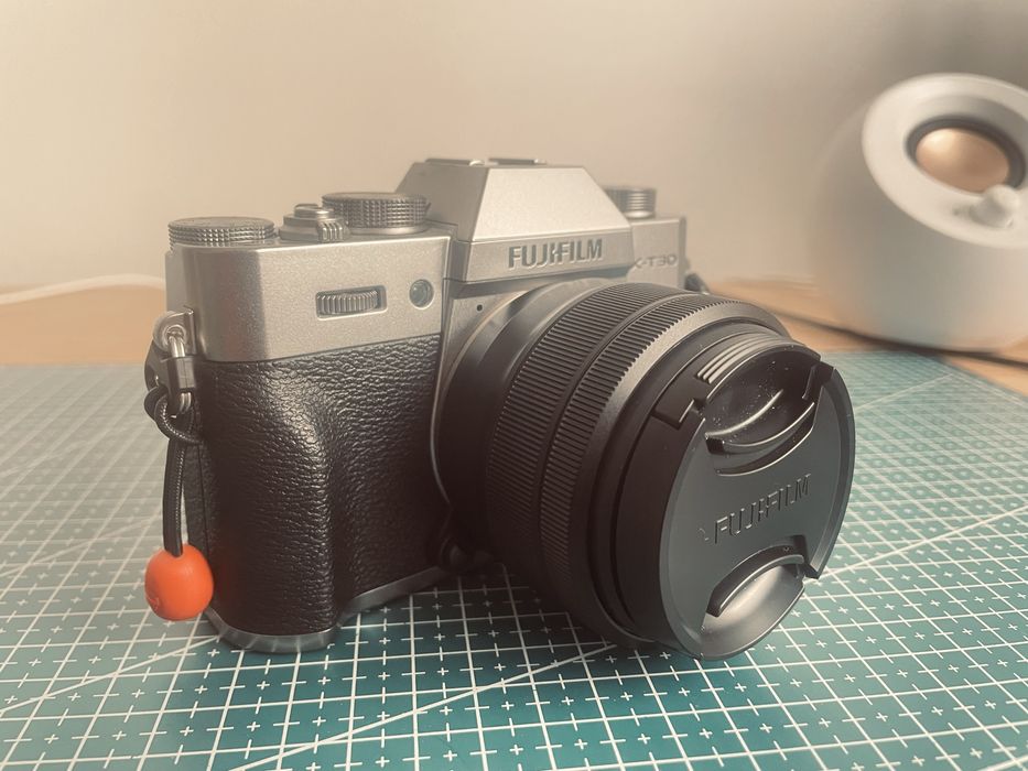 Máquina Fujifilm XT-30 ii +  Kit Lente XC15-45 + Peak Design + Extras