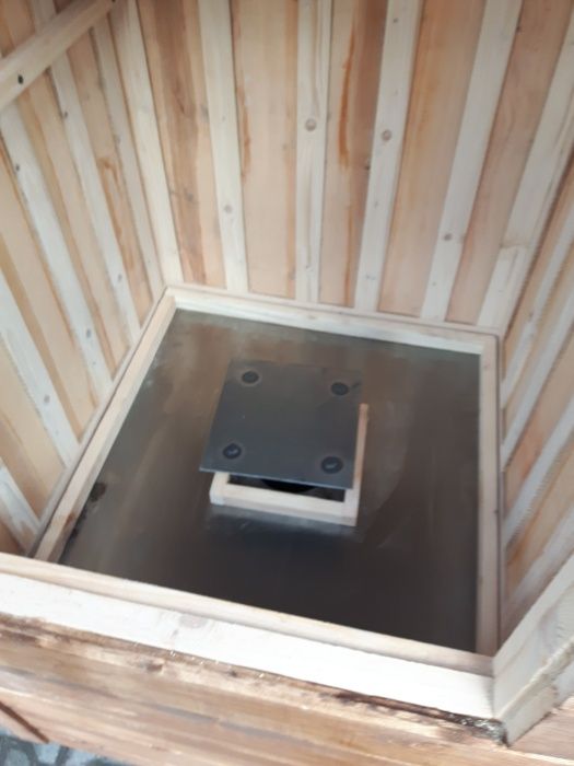 Wędzarnia ogrodowa drewniana.