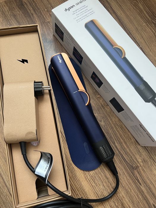 Dyson Airstrait новий