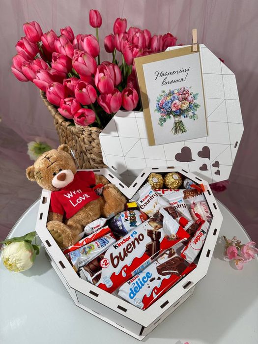 Ідеальний солодкий подарунок коханій до 8 березня з солодощами і Teddi