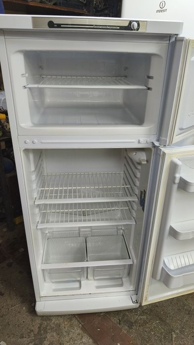 Продам холодильник Indesit
