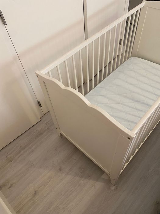 Berço de bebé + colchão IKEA