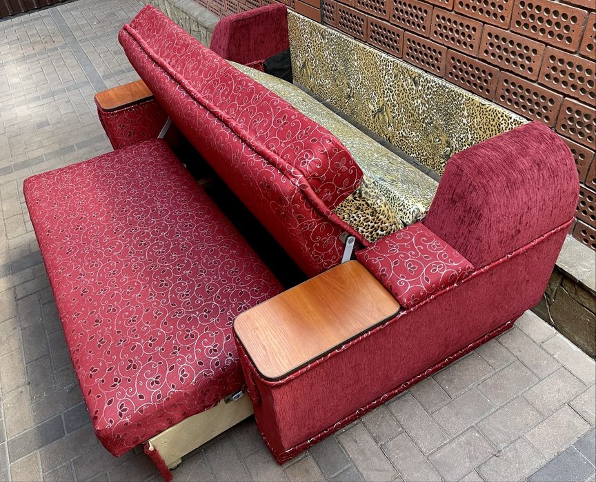 Сучасний, стильний диван-ліжко «Меркурій»  розкладний. Стан Ідеальний.