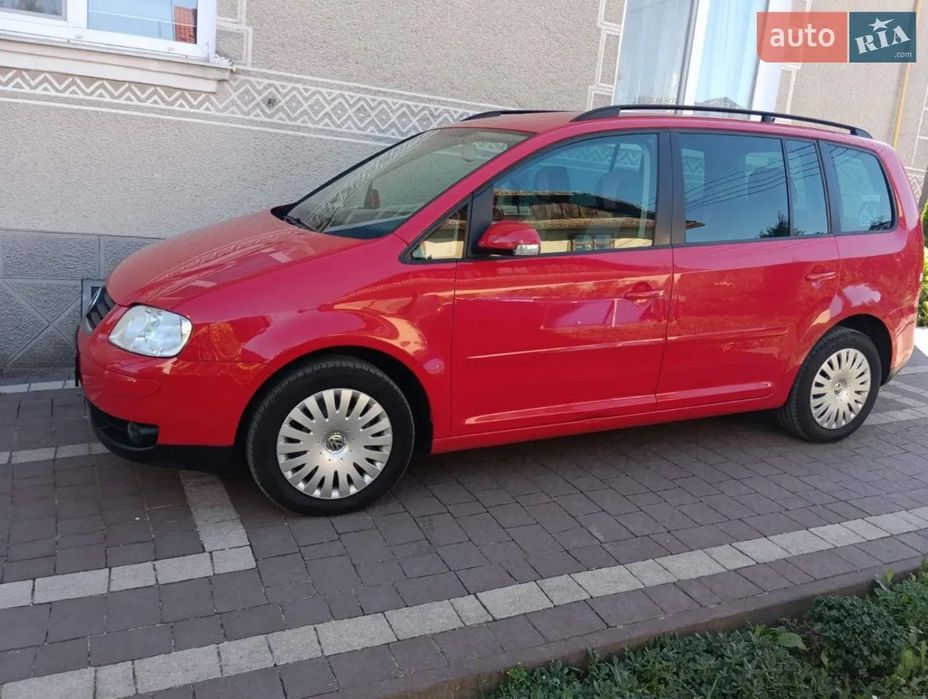 Автомобіль фольцваген туран