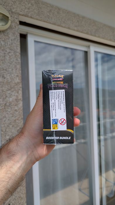 Pokémon TCG: Pitch Black Booster Bundle
