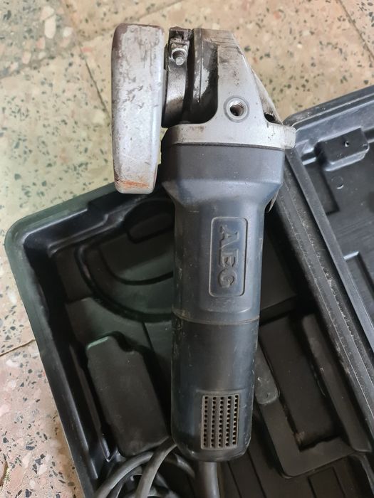 Rebarbadora AEG  com caixa