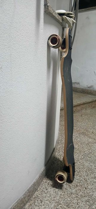 Landyachtz Switchblade 38'' Crown Peak Longboard and gloves