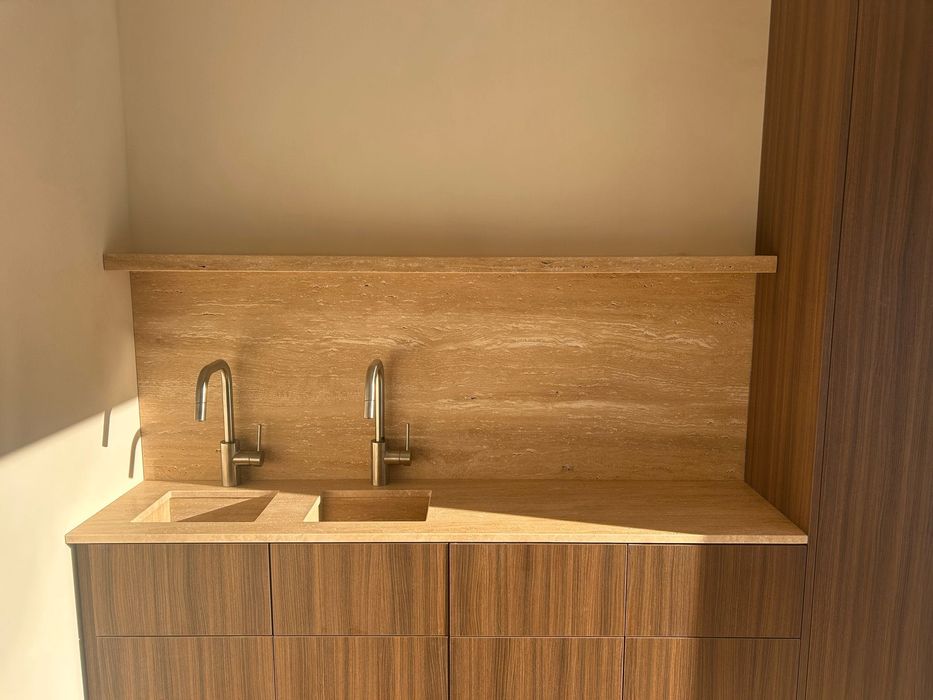 Parapety, schody, blaty z kamienia naturalnego i sztucznego na wymiar