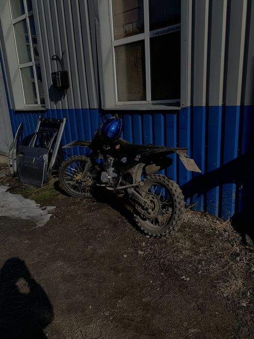 Мотоцикл кови адванс