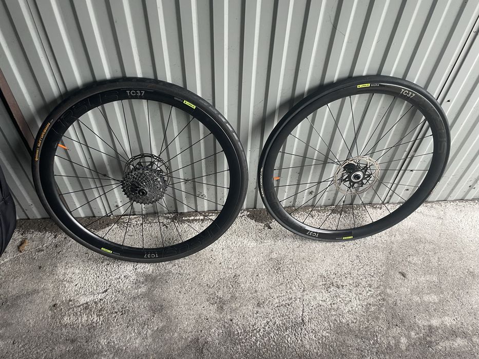 Koła karbonowe Ursus Miura TC37 DISC + pokrowiec