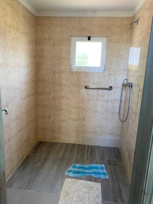 Arrenda-se Armazem com 200m2, em Benavente, só com contracto.