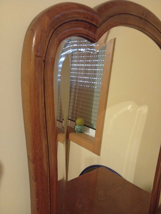Quarto de casal castanho,sem roupeiro