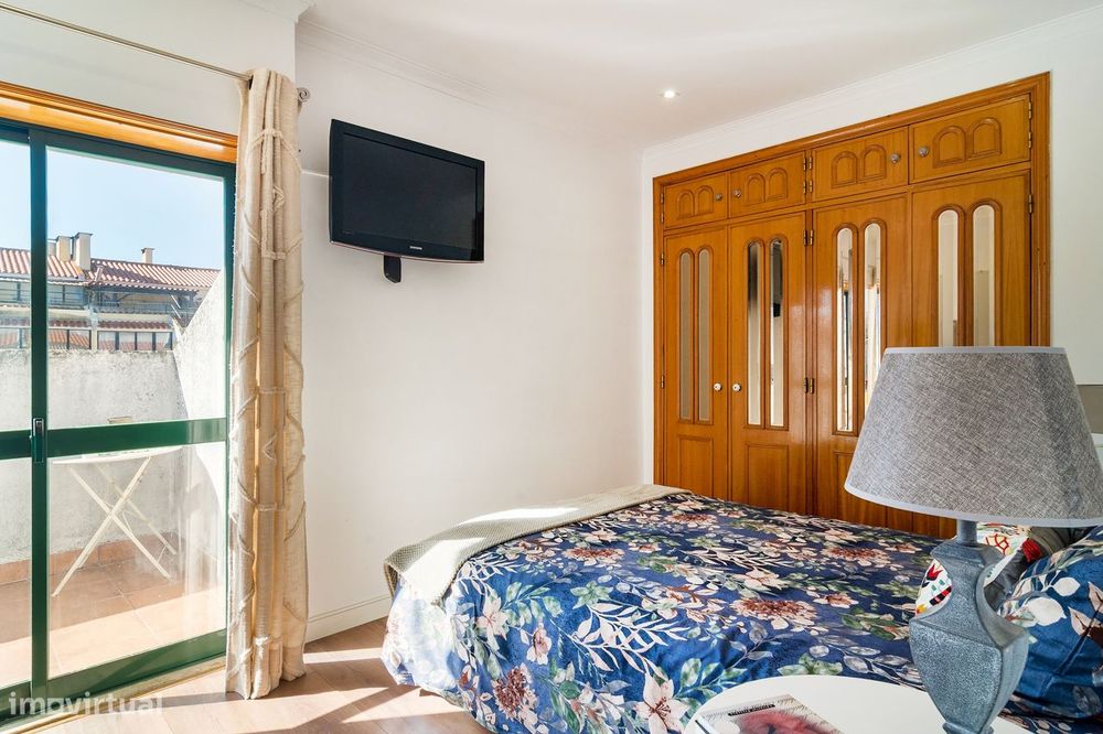 Apartamento T3 em Massamá Norte com terraço