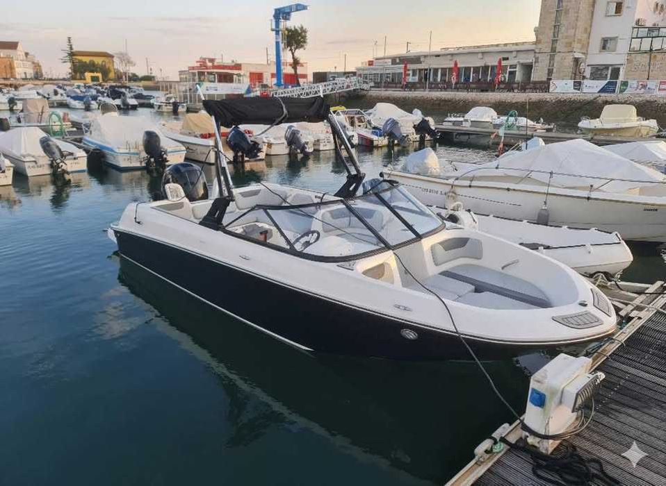 Barco Bayliner element 7